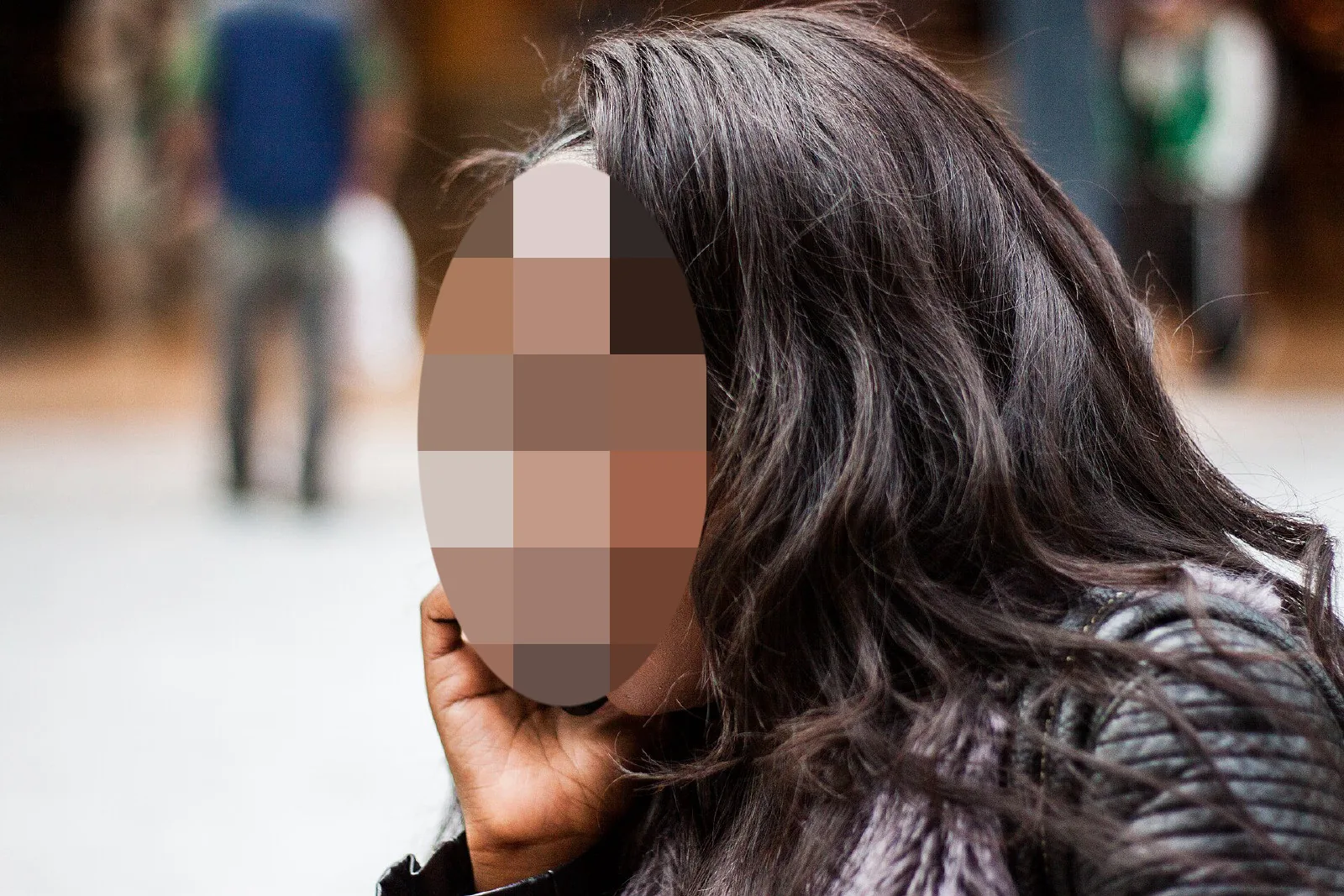 얼굴이 가려진 처리 후 사진